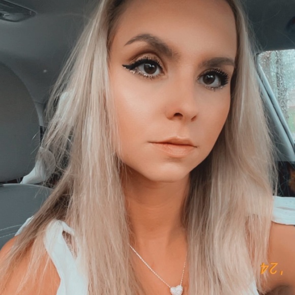 Meet your Posher, Kayla - Picture 5 of 12